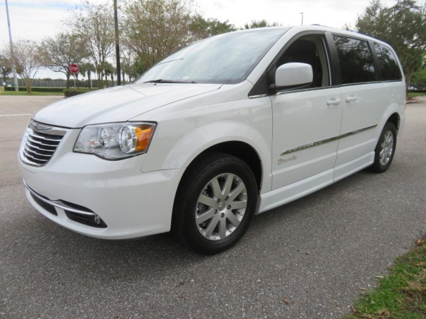 2014 White /Black Chrysler Town & Country (2C4RC1BG4ER) , located at 4301 Oak Circle #19, Boca Raton, FL, 33431, (954) 561-2499, 26.388861, -80.084038 - Photo#12